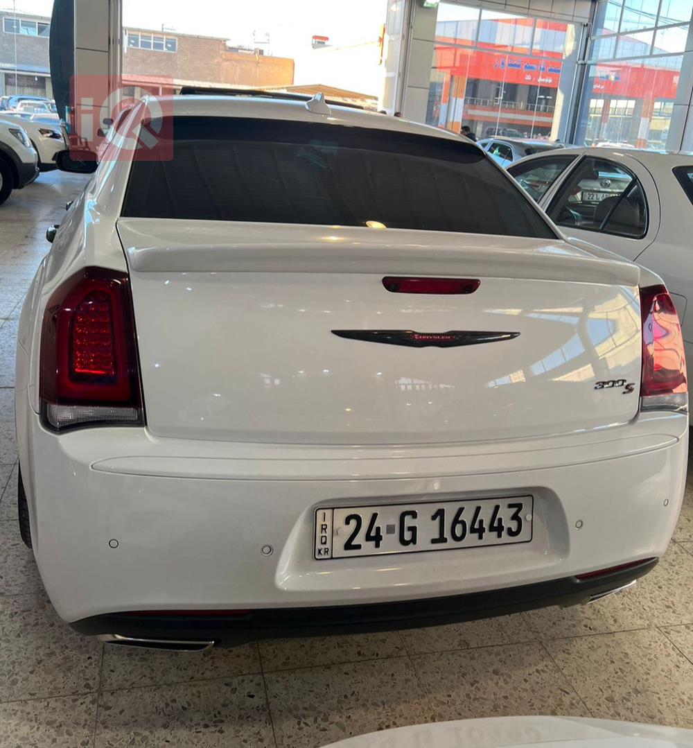 کرایسلەر 300